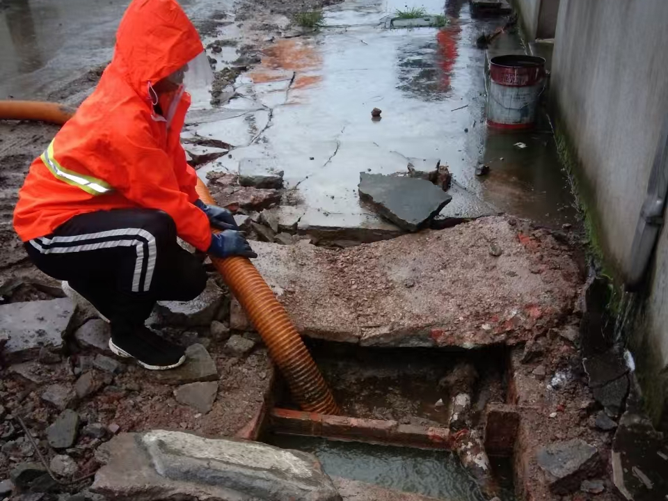 泉港专业清理污水池 炜誉市政以规范流程守护城市 “肠道”